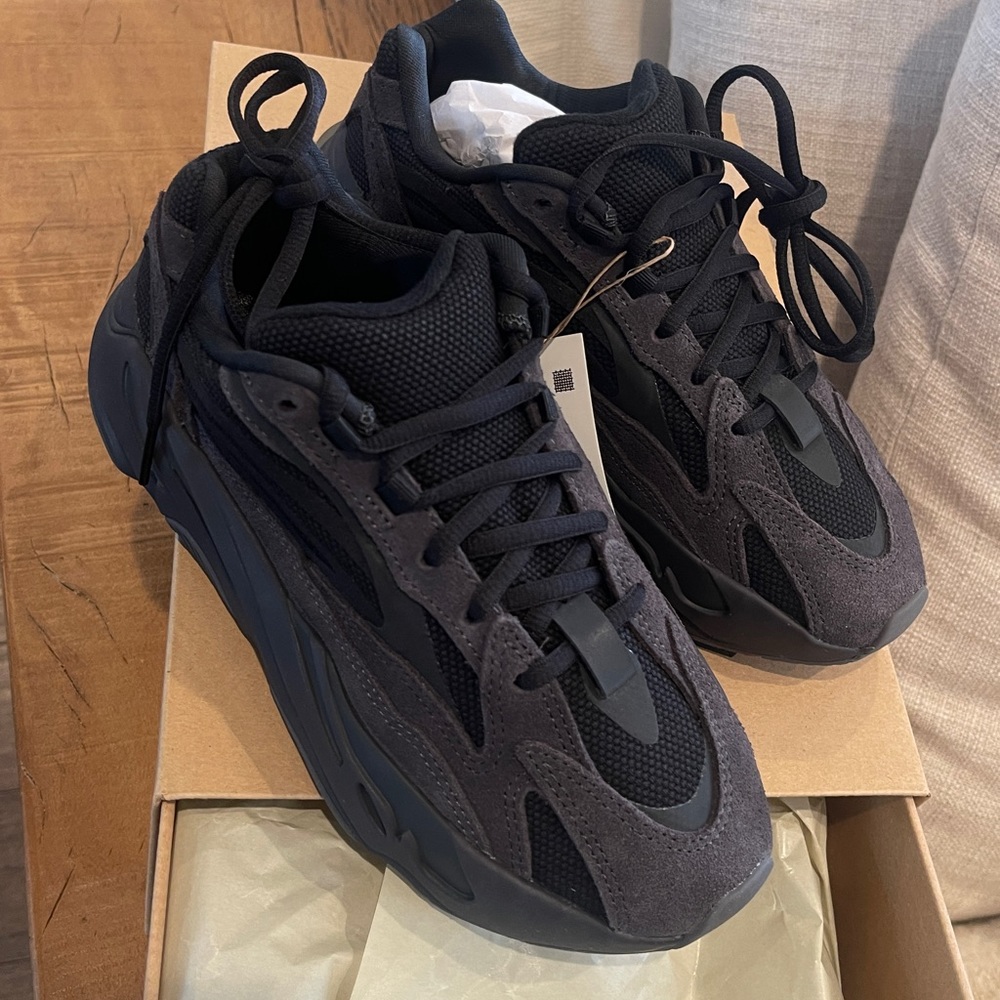 YEEZY BOOST 700 V2